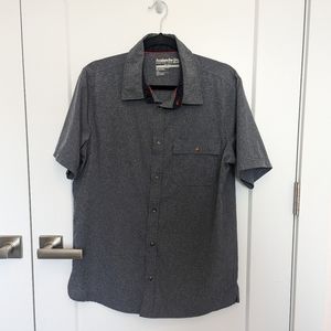 EUC Avalanche Outdoors Performance Button-Down Short-Sleeve Shirt in Gray